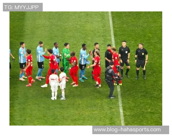 足球师傅传授技巧与经验助你成为球场上的明星球员